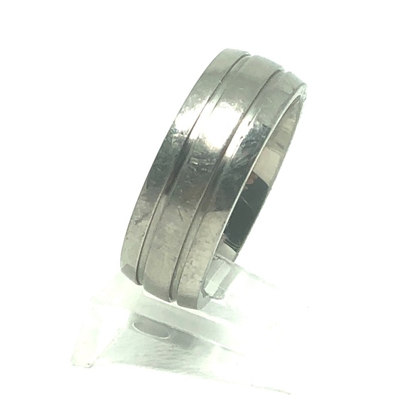 Men's Titanium FC 8mm Wedding Band - Picture 3 of 8